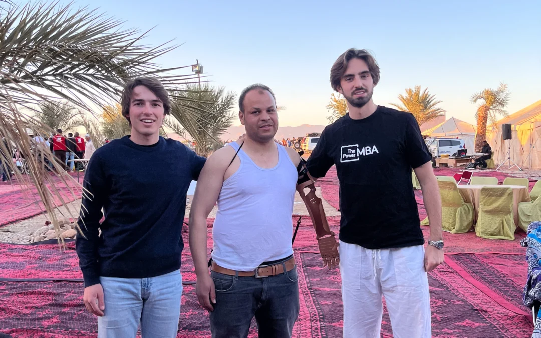Ayúdame3D entrega dos de sus prótesis durante un rally por Marruecos